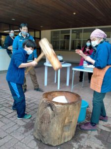 The Traditional Way of Making Mochi