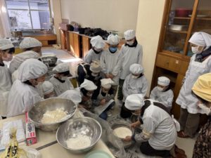 Grades 3 and 4: Skiing and Cooking