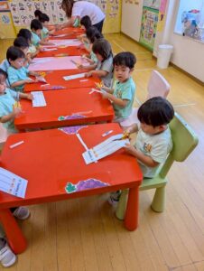 Learning to use scissors safely- Aurora(June 15-19)　（ハサミを安全に使う方法を学ぶ）